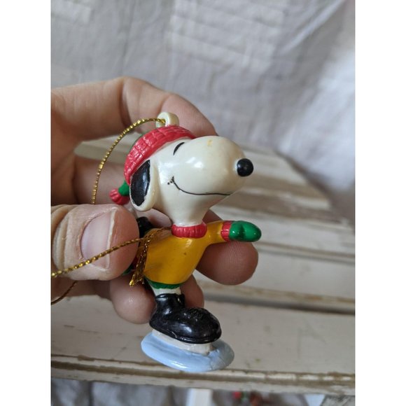 United feature Snoopy skating green hat ornament X - Picture 5 of 8
